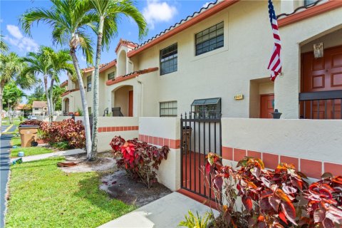 Condo in Deerfield Beach, Florida, 2 bedrooms  № 1804324 - photo 1