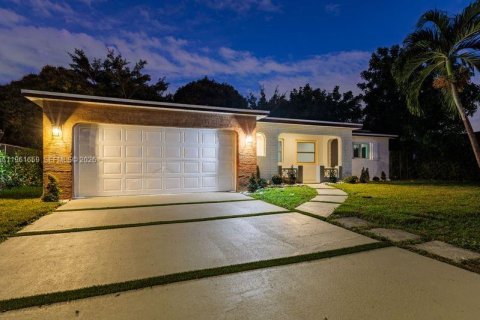 Villa ou maison à vendre à Margate, Floride: 3 chambres, 144.28 m2 № 2024334 - photo 2