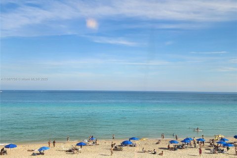 Снять в аренду кондоминиум в Холливуд, Флорида 1 спальня, 72.46м2, № 2039094 - фото 15