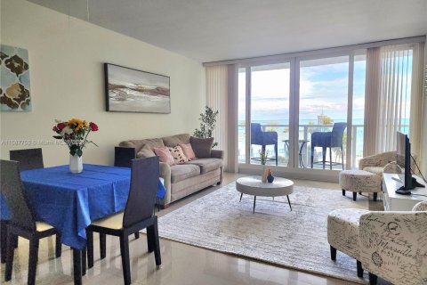 Снять в аренду кондоминиум в Холливуд, Флорида 1 спальня, 72.46м2, № 2039094 - фото 2