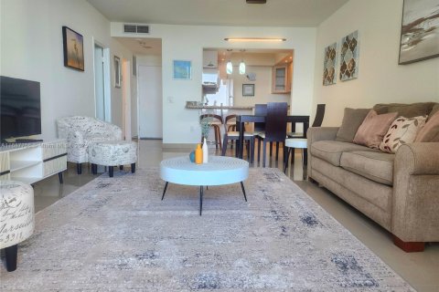 Снять в аренду кондоминиум в Холливуд, Флорида 1 спальня, 72.46м2, № 2039094 - фото 4