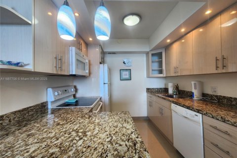 Снять в аренду кондоминиум в Холливуд, Флорида 1 спальня, 72.46м2, № 2039094 - фото 8
