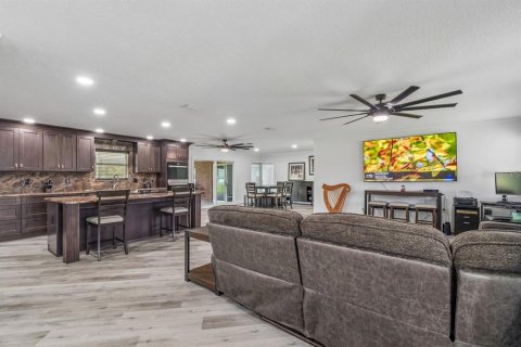 House in Spring Hill, Florida 4 bedrooms, 248.98 sq.m. № 2393507 - photo 8