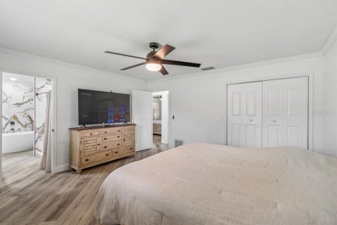 House in Spring Hill, Florida 4 bedrooms, 248.98 sq.m. № 2393507 - photo 18