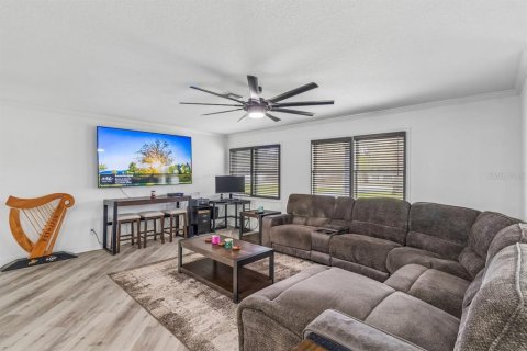 House in Spring Hill, Florida 4 bedrooms, 248.98 sq.m. № 2393507 - photo 11