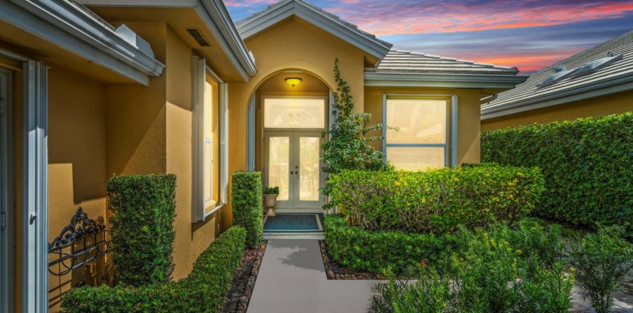 House in West Palm Beach, Florida 3 bedrooms, 183.3 sq.m. № 923435