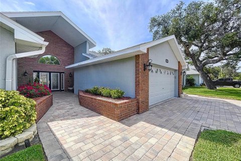 House in New Port Richey, Florida 4 bedrooms, 265.7 sq.m. № 1782533 - photo 9
