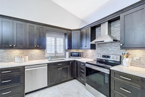 House in New Port Richey, Florida 4 bedrooms, 265.7 sq.m. № 1782533 - photo 23