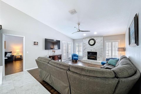 House in New Port Richey, Florida 4 bedrooms, 265.7 sq.m. № 1782533 - photo 18