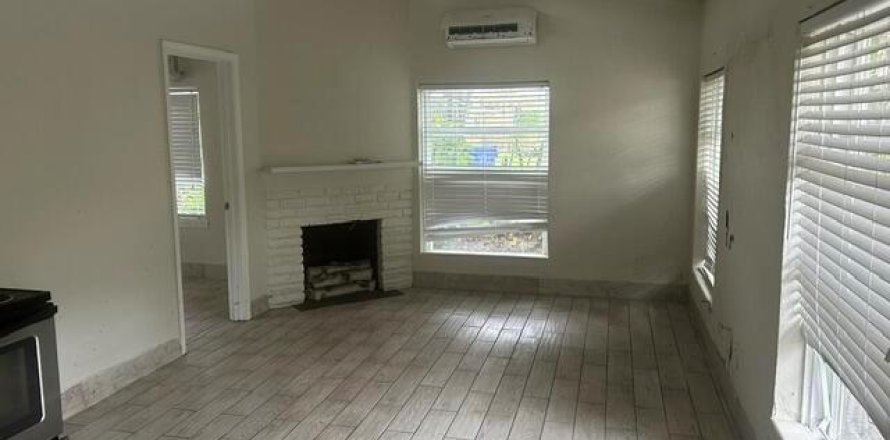 House in Fort Lauderdale, Florida 2 bedrooms, 110.93 sq.m. № 2083490