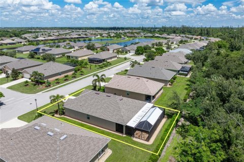 House in Punta Gorda, Florida 4 bedrooms, 171.5 sq.m. № 1884082 - photo 4