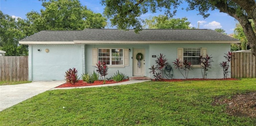 House in Tampa, Florida 2 bedrooms, 100.52 sq.m. № 2406254
