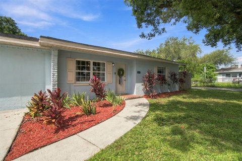 House in Tampa, Florida 2 bedrooms, 100.52 sq.m. № 2406254 - photo 7