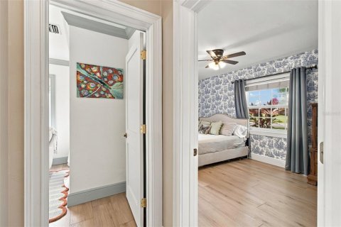 House in Tampa, Florida 2 bedrooms, 100.52 sq.m. № 2406254 - photo 25