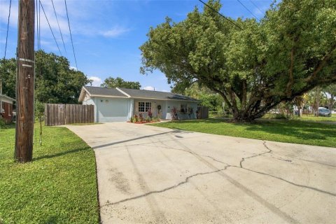 House in Tampa, Florida 2 bedrooms, 100.52 sq.m. № 2406254 - photo 6