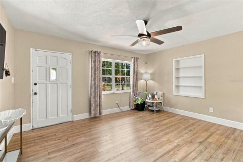 House in Tampa, Florida 2 bedrooms, 100.52 sq.m. № 2406254 - photo 10