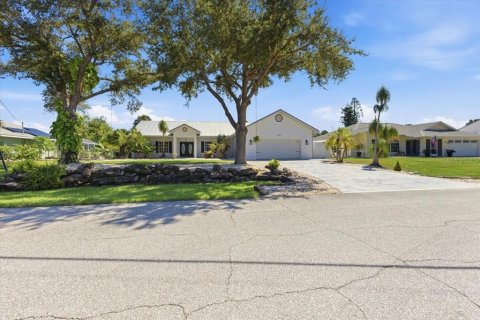 Villa ou maison à vendre à Port Charlotte, Floride: 3 chambres, 186.36 m2 № 2416600 - photo 5