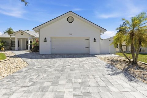 Villa ou maison à vendre à Port Charlotte, Floride: 3 chambres, 186.36 m2 № 2416600 - photo 2
