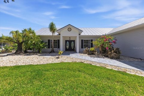 Villa ou maison à vendre à Port Charlotte, Floride: 3 chambres, 186.36 m2 № 2416600 - photo 4