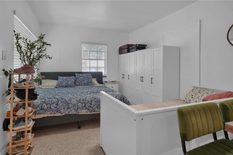 Commercial property in Miami, Florida 231.88 sq.m. № 1988105 - photo 8