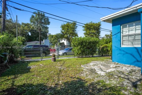 Commercial property in Miami, Florida 231.88 sq.m. № 1988105 - photo 15