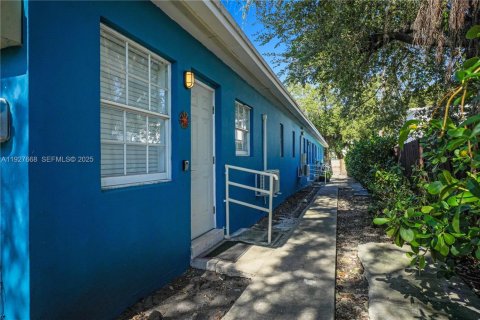 Commercial property in Miami, Florida 231.88 sq.m. № 1988105 - photo 17