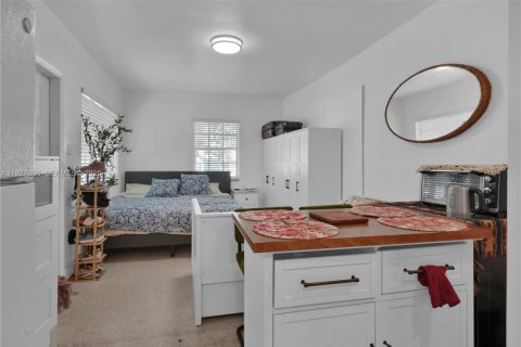 Commercial property in Miami, Florida 231.88 sq.m. № 1988105 - photo 12