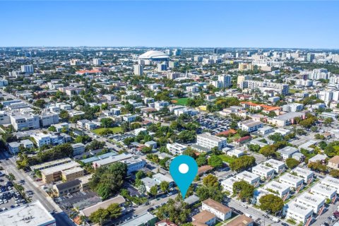 Commercial property in Miami, Florida 231.88 sq.m. № 1988105 - photo 5