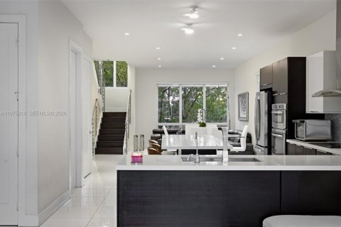 Купить таунхаус в Дорал, Флорида 4 спальни, 249.26м2, № 2045130 - фото 11