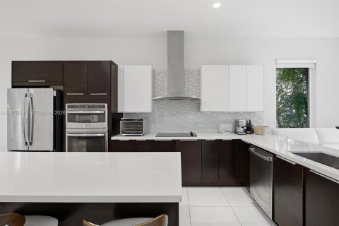 Купить таунхаус в Дорал, Флорида 4 спальни, 249.26м2, № 2045130 - фото 10