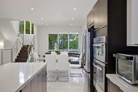 Купить таунхаус в Дорал, Флорида 4 спальни, 249.26м2, № 2045130 - фото 12