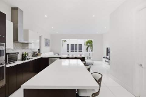 Купить таунхаус в Дорал, Флорида 4 спальни, 249.26м2, № 2045130 - фото 9