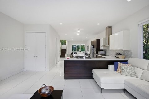 Купить таунхаус в Дорал, Флорида 4 спальни, 249.26м2, № 2045130 - фото 14