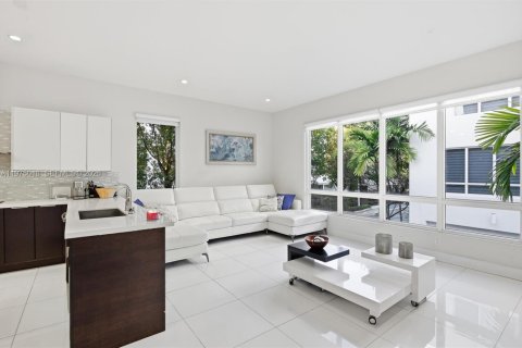 Купить таунхаус в Дорал, Флорида 4 спальни, 249.26м2, № 2045130 - фото 13