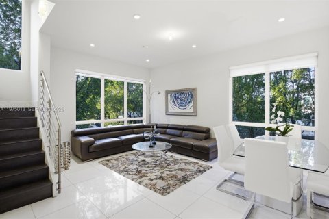 Купить таунхаус в Дорал, Флорида 4 спальни, 249.26м2, № 2045130 - фото 4