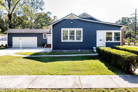 House in Jacksonville, Florida 2 bedrooms, 153.94 sq.m. № 834566 - photo 1