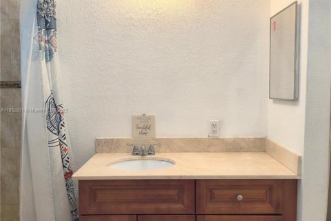 House in Miami, Florida 3 bedrooms № 1867365 - photo 28