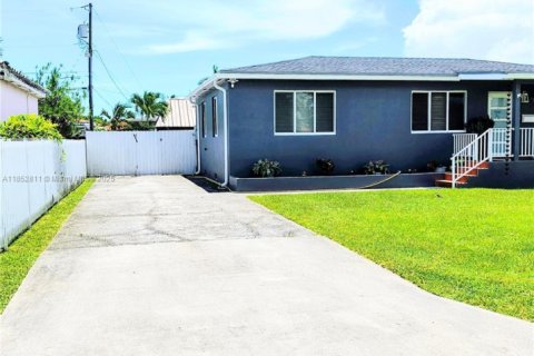 House in Miami, Florida 3 bedrooms № 1867365 - photo 9
