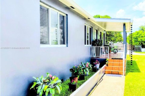 House in Miami, Florida 3 bedrooms № 1867365 - photo 11