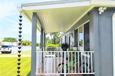 House in Miami, Florida 3 bedrooms № 1867365 - photo 6