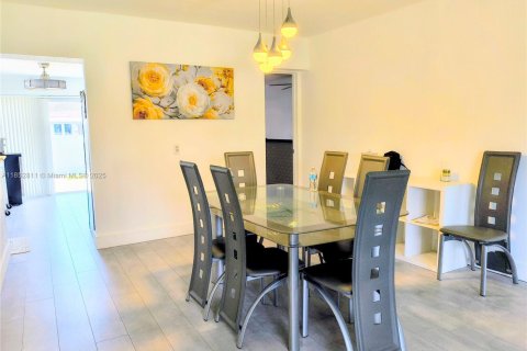 House in Miami, Florida 3 bedrooms № 1867365 - photo 24