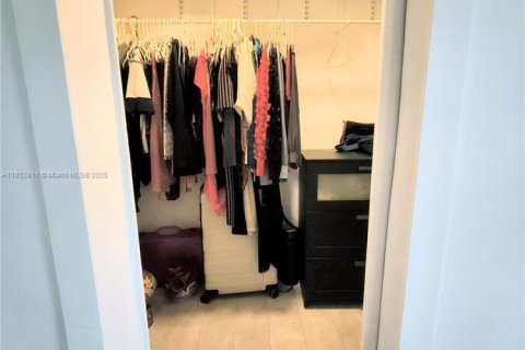 House in Miami, Florida 3 bedrooms № 1867365 - photo 27