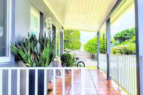House in Miami, Florida 3 bedrooms № 1867365 - photo 12