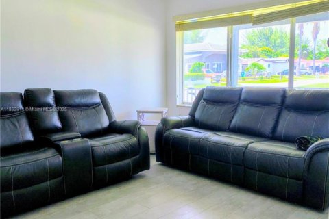 House in Miami, Florida 3 bedrooms № 1867365 - photo 19