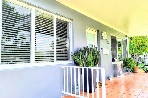 House in Miami, Florida 3 bedrooms № 1867365 - photo 13