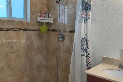 House in Miami, Florida 3 bedrooms № 1867365 - photo 29