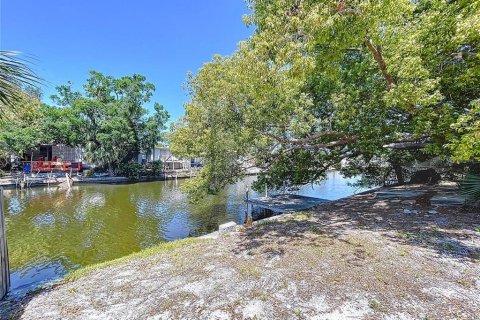 House in Tampa, Florida 3 bedrooms, 107.86 sq.m. № 1666967 - photo 11