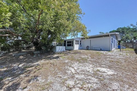 House in Tampa, Florida 3 bedrooms, 107.86 sq.m. № 1666967 - photo 10