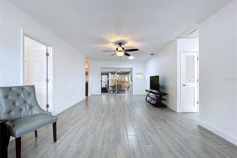 House in Tampa, Florida 3 bedrooms, 107.86 sq.m. № 1666967 - photo 4