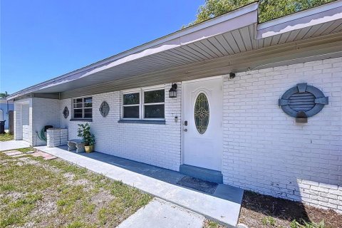 House in Tampa, Florida 3 bedrooms, 107.86 sq.m. № 1666967 - photo 9